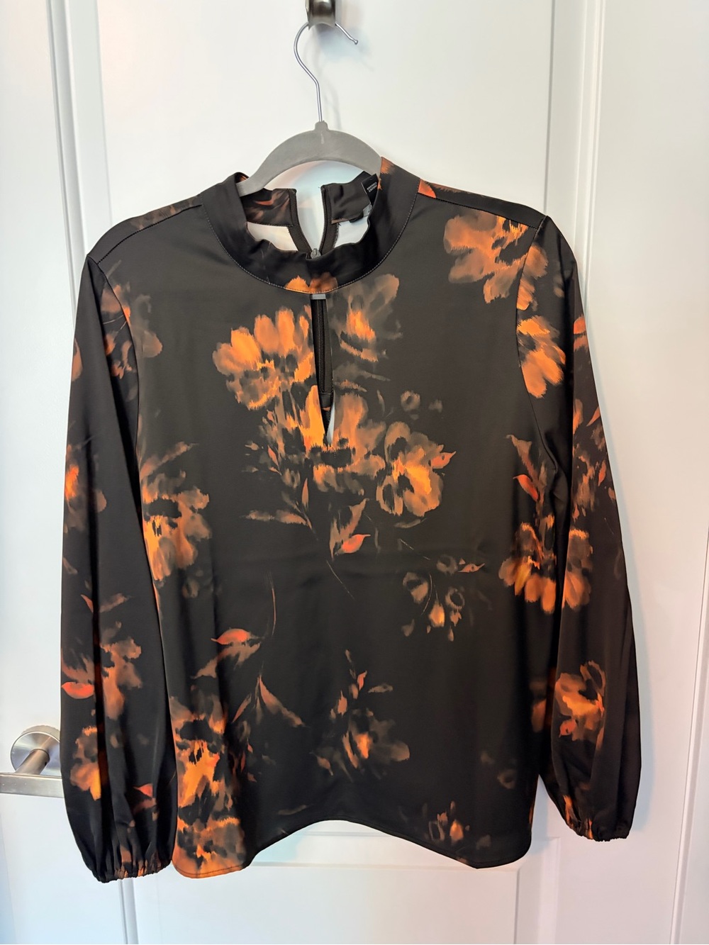 Banana Republic KEYHOLE MOCK-NECK BLOUSE L - Picture 2 of 3